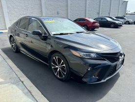 2020 TOYOTA CAMRY SE SEDAN 4D