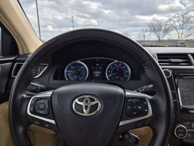 2016 Toyota Camry Hybrid - Image 18