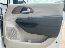 2023 CHRYSLER VOYAGER