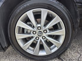 2016 Toyota Camry Hybrid - Image 30