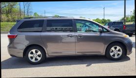 2015 Toyota Sienna Le Minivan 4d - Image 5