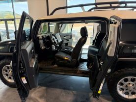 2011 TOYOTA FJ CRUISER SUV V6, 4.0 LITER SPORT UTILITY 2D