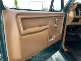 1986 FORD F250 PICKUP 6.9 V8 DIESEL XLT LARIAT REG CAB  PICK UP - The Auto Lot