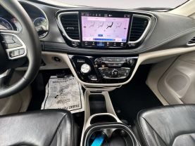 2022 Chrysler Pacifica Touring L Van 4d - Image 11