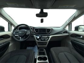 2023 CHRYSLER VOYAGER