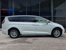 2022 Chrysler Pacifica Touring L Van 4d - Image 6