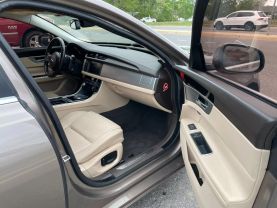 2017 Jaguar Xf - Image 29