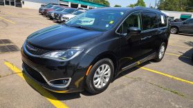 2018 Chrysler Pacifica - Image 1