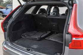 2019 VOLVO XC60 SUV 4-CYL, DRIVE-E, TURBO, 2.0 LITER T5 R-DESIGN SPORT UTILITY 4D