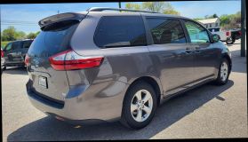 2015 Toyota Sienna Le Minivan 4d - Image 4