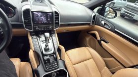 2017 PORSCHE CAYENNE