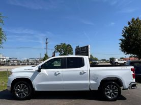 2022 Chevrolet Silverado 1500 Crew Cab Lt Pickup 4d 5 3/4 Ft - Image 3