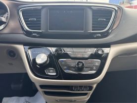 2023 CHRYSLER VOYAGER