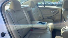 2015 Ford Taurus - Image 21