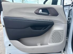 2023 CHRYSLER VOYAGER