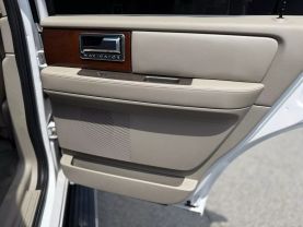 2013 LINCOLN NAVIGATOR SUV V8, FLEX FUEL, 5.4 LITER SPORT UTILITY 4D