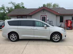 2017 CHRYSLER PACIFICA VAN V6, 3.6 LITER LIMITED MINIVAN 4D - Becker Auto Sales LLC in Emporia, KS