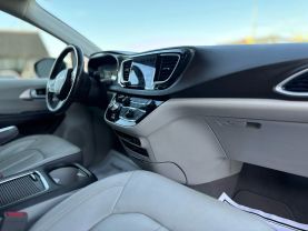 2017 CHRYSLER PACIFICA VAN V6, 3.6 LITER TOURING-L PLUS MINIVAN 4D