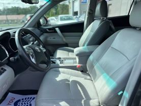2012 TOYOTA HIGHLANDER SUV GREEN AUTOMATIC - Auto Solutions of Greensboro LLC, NC, 36.05701, -79.84368