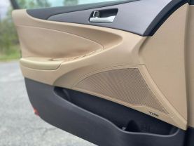 2015 HYUNDAI SONATA SEDAN 4-CYL, HYBRID, 2.4 LITER HYBRID SEDAN 4D