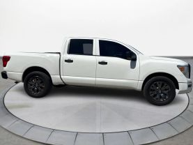 2023 NISSAN TITAN CREW CAB
