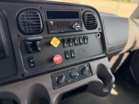 2019 FREIGHTLINER M2 106 CAB CHASSIS CUMMINS ISB 6.7L REGULAR CAB