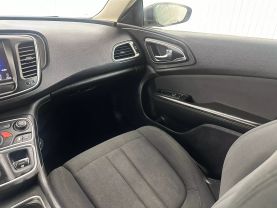 2016 CHRYSLER 200