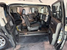 2011 TOYOTA FJ CRUISER SUV V6, 4.0 LITER SPORT UTILITY 2D