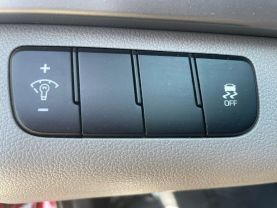2017 Hyundai Elantra - Image 32
