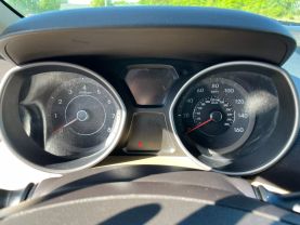 2013 Hyundai Elantra - Image 18