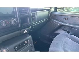 2002 CHEVROLET SILVERADO 2500 HD CREW CAB PICKUP V8, 6.0 LITER LONG BED