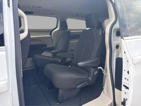 2023 CHRYSLER VOYAGER