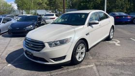 2015 Ford Taurus - Image 9