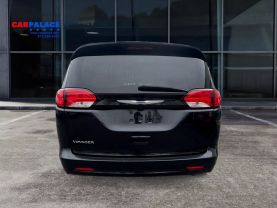 2020 Chrysler Voyager Lxi Minivan 4d - Image 4