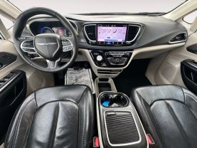 2022 Chrysler Pacifica Touring L Van 4d - Image 10