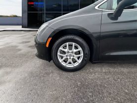 2020 Chrysler Voyager Lxi Minivan 4d - Image 14