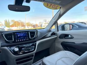 2017 CHRYSLER PACIFICA VAN V6, 3.6 LITER TOURING-L PLUS MINIVAN 4D