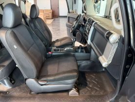 2011 TOYOTA FJ CRUISER SUV V6, 4.0 LITER SPORT UTILITY 2D