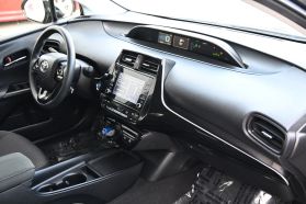 2020 TOYOTA PRIUS HATCHBACK 4-CYL, HYBRID, 1.8 LITER XLE HATCHBACK 4D