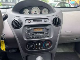 2003 Saturn Ion - Image 16