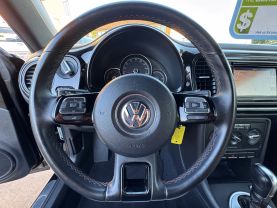 2017 VOLKSWAGEN BEETLE HATCHBACK 4-CYL, TURBO, 1.8 LITER 1.8T CLASSIC HATCHBACK 2D