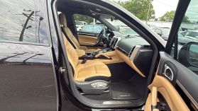 2017 PORSCHE CAYENNE