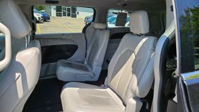 2018 Chrysler Pacifica - Image 9