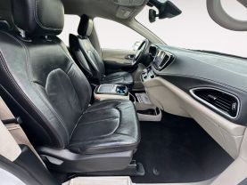 2022 Chrysler Pacifica Touring L Van 4d - Image 14