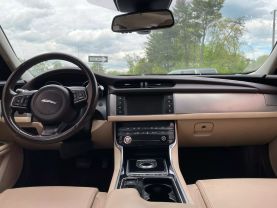 2017 Jaguar Xf - Image 26