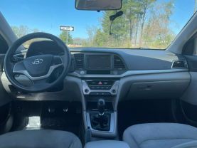 2017 Hyundai Elantra - Image 25