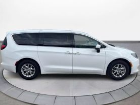 2023 CHRYSLER VOYAGER