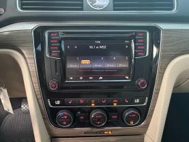 2016 VOLKSWAGEN PASSAT