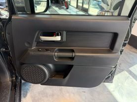 2011 TOYOTA FJ CRUISER SUV V6, 4.0 LITER SPORT UTILITY 2D