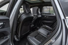 2019 VOLVO XC60 SUV 4-CYL, DRIVE-E, TURBO, 2.0 LITER T5 R-DESIGN SPORT UTILITY 4D